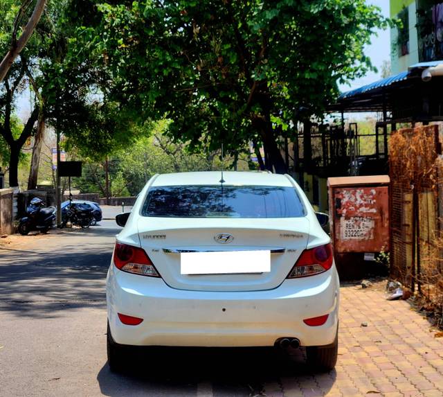 https://images10.gaadi.com/usedcar_image/4537002/original/processed_54a06080daa25fa41a8b208532b45115.jpg?imwidth=6401