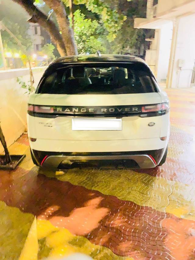 https://images10.gaadi.com/usedcar_image/4537032/original/processed_c69b7f84391d601d0a3df1e6082dee3e.jpg?imwidth=6402