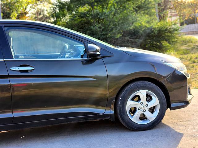 https://images10.gaadi.com/usedcar_image/4537036/original/f0cf970d731e7e96978850652e64527a.jpg?imwidth=6401