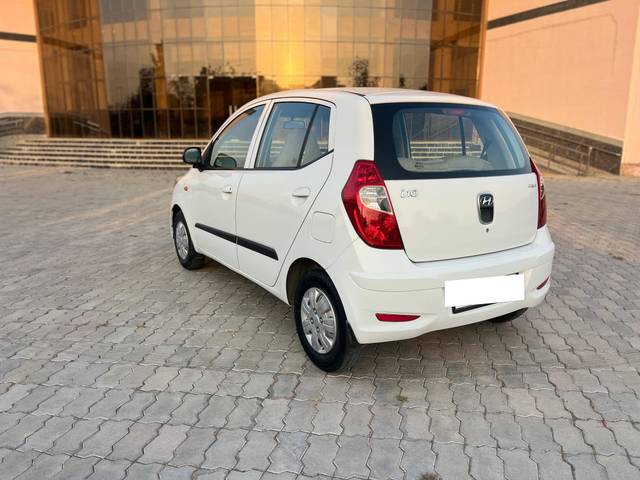 https://images10.gaadi.com/usedcar_image/4537037/original/processed_45d80d9fb62ce269bc60731777c252a1.jpg?imwidth=6402