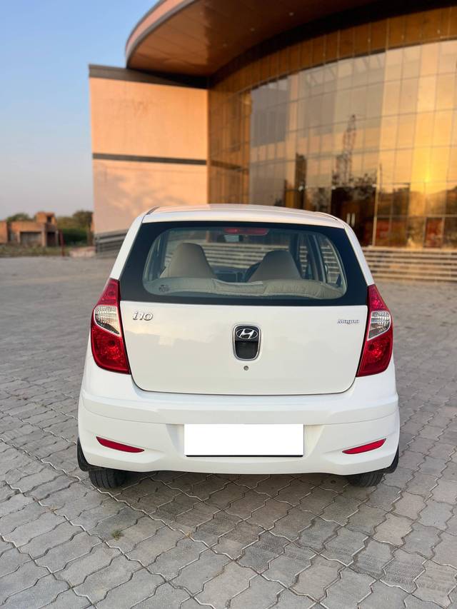 https://images10.gaadi.com/usedcar_image/4537037/original/processed_5f71fbaf7eab0aee25c512f12c29fb81.jpg?imwidth=6401