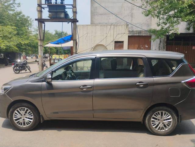 https://images10.gaadi.com/usedcar_image/4537041/original/processed_509a0a06c1684beed1c50b7cffba440b.jpg?imwidth=6402