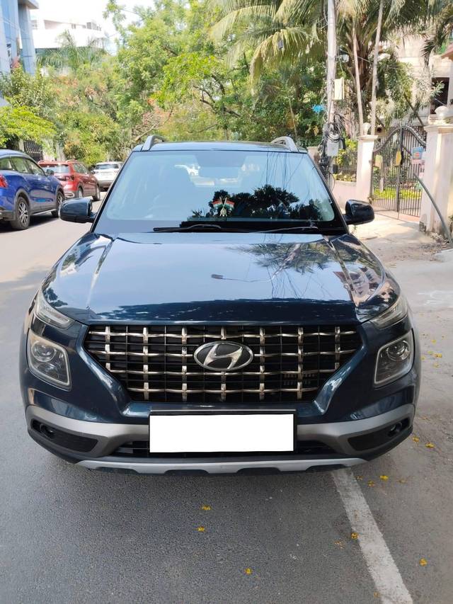 https://images10.gaadi.com/usedcar_image/4537050/original/processed_eb3907f89f131541e6ec37ecfe60d26a.jpg?imwidth=6402