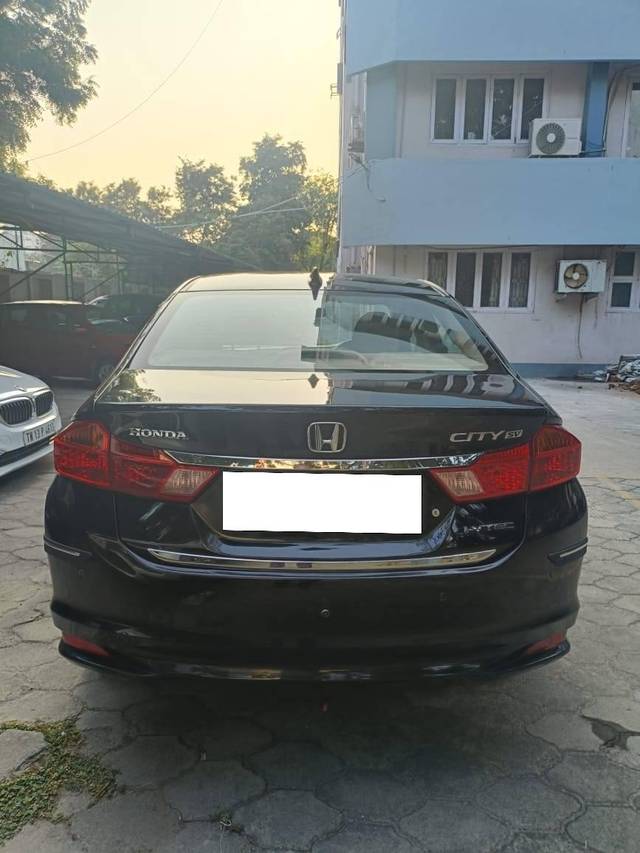 https://images10.gaadi.com/usedcar_image/4537062/original/processed_e94bd24810e9937f286616b67c6d38a6.jpg?imwidth=6402