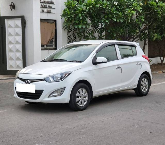 https://images10.gaadi.com/usedcar_image/4537076/original/processed_85d119d4c4eed141d57d70d8e6c3a447.jpg?imwidth=6400