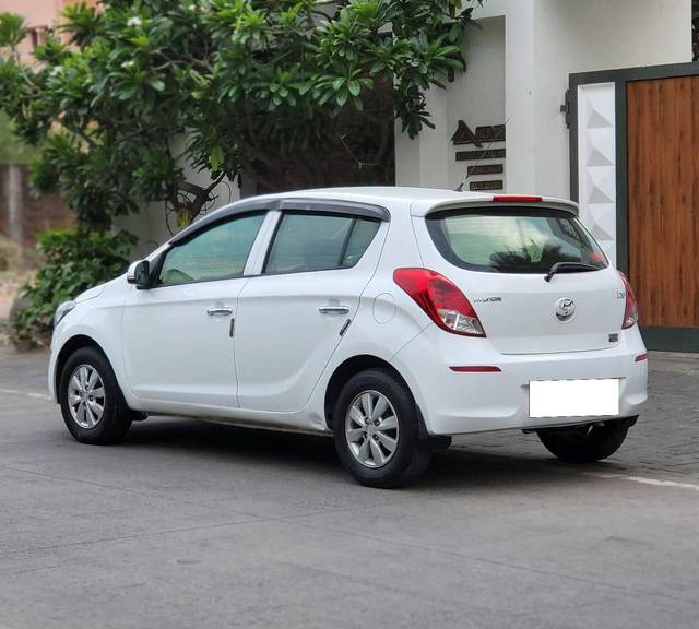 https://images10.gaadi.com/usedcar_image/4537076/original/processed_bdbf61e22b721c89b06867d5c193b09d.jpg?imwidth=6402