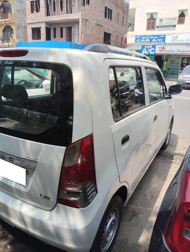 https://images10.gaadi.com/usedcar_image/4537130/original/processed_8eb8439047e93d15908118a23fae9727.jpg?imwidth=6401