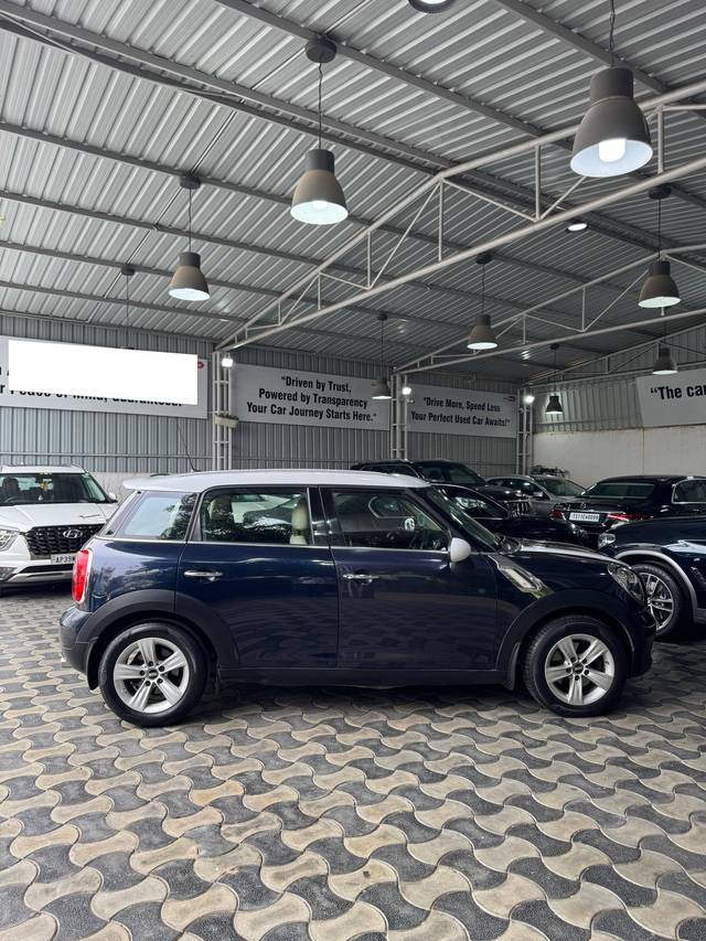 https://images10.gaadi.com/usedcar_image/4537144/original/processed_648957608b710d4a7f90fa60e8992a75.jpg?imwidth=6401