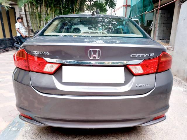 https://images10.gaadi.com/usedcar_image/4537148/original/processed_0f6aa85003d5d5dccb399ee10a5a8f35.jpg?imwidth=6401