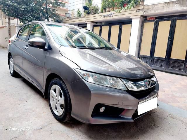 https://images10.gaadi.com/usedcar_image/4537148/original/processed_5674d86522dcf04ff2fb034ffef49b10.jpg?imwidth=6400