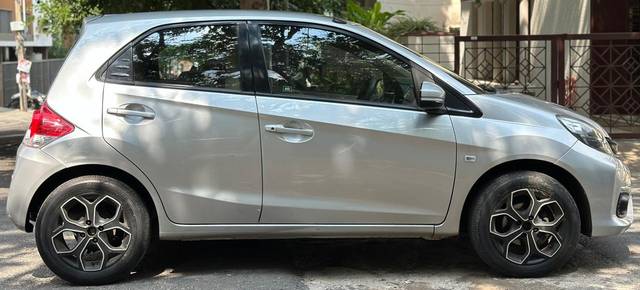 https://images10.gaadi.com/usedcar_image/4537150/original/1a9c4b1079219842c1c31f52c79b9211.jpg?imwidth=6401