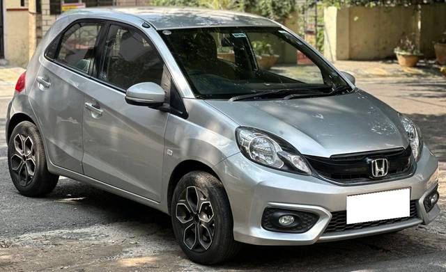 https://images10.gaadi.com/usedcar_image/4537150/original/processed_d8025783aacf46421d506630adddf7b8.jpg?imwidth=6400