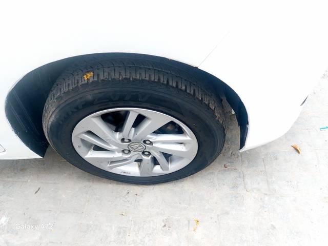 https://images10.gaadi.com/usedcar_image/4537160/original/1d23867e5165f662783a8d783cafd209.jpg?imwidth=6402