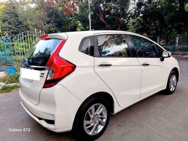 https://images10.gaadi.com/usedcar_image/4537160/original/processed_584d805ce7f7866fa125b39558eb3497.jpg?imwidth=6401