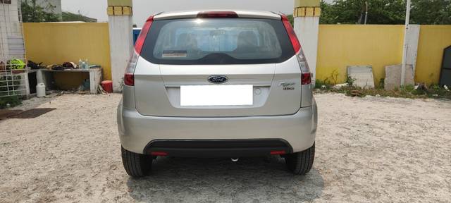 https://images10.gaadi.com/usedcar_image/4537168/original/processed_b948854b6be7251b876fac72d7fc4667.jpg?imwidth=6402