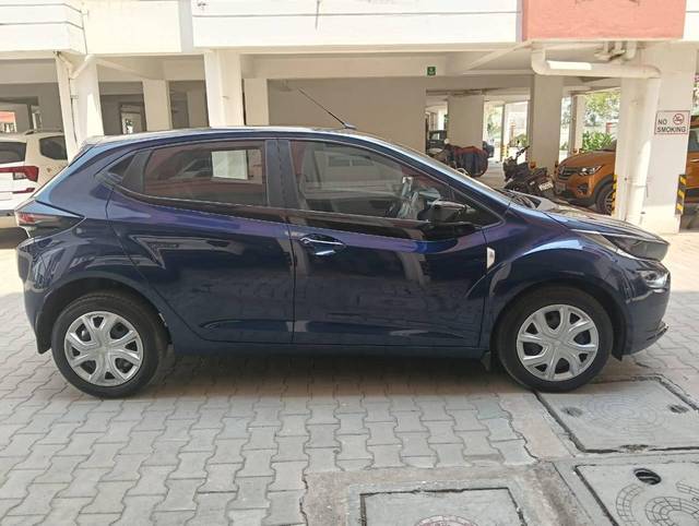 https://images10.gaadi.com/usedcar_image/4537191/original/processed_888d74b3f9642995cafb88efa34ce372.jpg?imwidth=6401