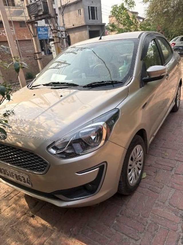 https://images10.gaadi.com/usedcar_image/4537196/original/processed_e036a2ba-e4cc-4c05-a5dd-b5c96bd069dc.jpeg?imwidth=6402
