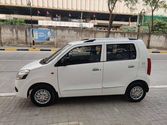 https://images10.gaadi.com/usedcar_image/4537198/original/processed_bdf4f7e13e2cf5cafc66c83698cb90bf.jpg?imwidth=6402