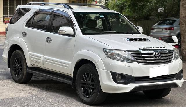 https://images10.gaadi.com/usedcar_image/4537208/original/processed_22b851b1b00f4e548949baf5403b7348.jpg?imwidth=6400