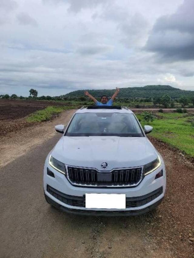 https://images10.gaadi.com/usedcar_image/4537217/original/processed_21f15ba3-461e-4c08-acc1-4d9e2405bfa5.jpeg?imwidth=6400