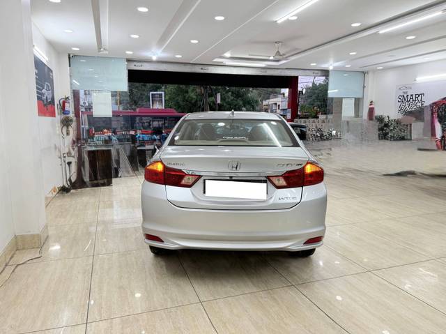 https://images10.gaadi.com/usedcar_image/4537264/original/processed_77fdb73f4c4f3b74a3b67345073fa9a2.jpg?imwidth=6402
