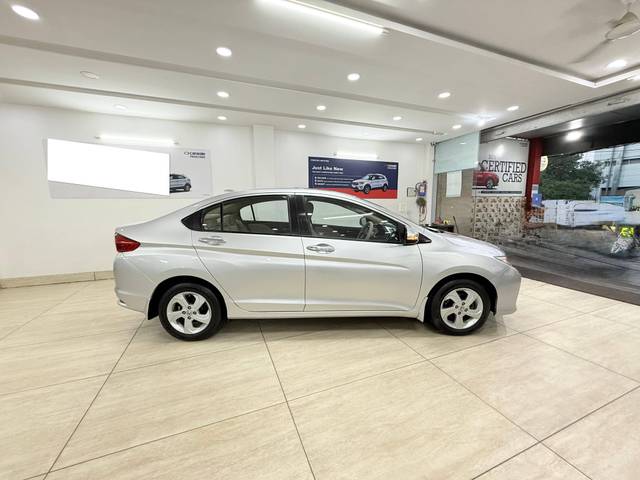 https://images10.gaadi.com/usedcar_image/4537264/original/processed_edf5976c4e66f31197ee8a3dd80fec91.jpg?imwidth=6401