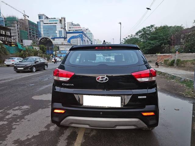 https://images10.gaadi.com/usedcar_image/4537268/original/processed_456126d4-0732-43b7-b721-ceb901a69efe.jpg?imwidth=6402