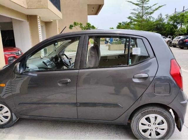 https://images10.gaadi.com/usedcar_image/4537301/original/processed_c9961881-431a-4acb-a481-9bdf6b113a9b.jpeg?imwidth=6402