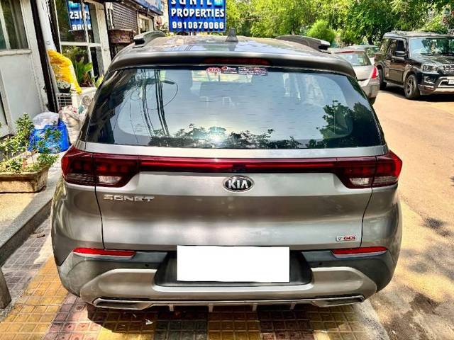 https://images10.gaadi.com/usedcar_image/4537324/original/processed_4c10e49b-b4d9-4b33-a24d-9a688b3476f4.jpg?imwidth=6402