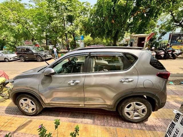 https://images10.gaadi.com/usedcar_image/4537324/original/processed_651fb152-21ff-4f0f-a3a4-08cf2a112857.jpg?imwidth=6400