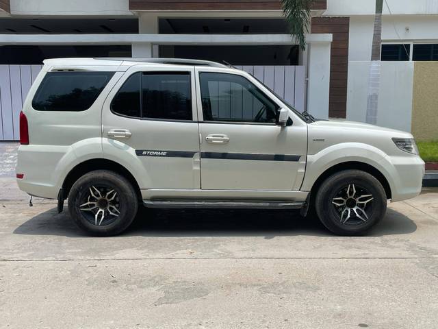 https://images10.gaadi.com/usedcar_image/4537339/original/processed_7c613185bbaa3a4f39b1817171f541c8.jpg?imwidth=6401