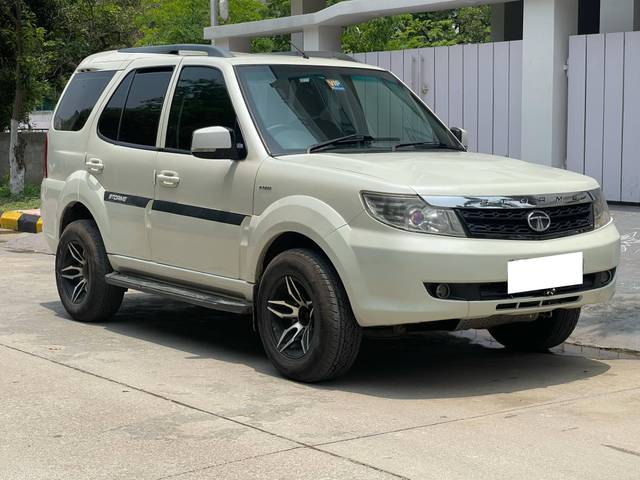 https://images10.gaadi.com/usedcar_image/4537339/original/processed_8184ecd7aa07bea3d33c7a2b354b9d4d.jpg?imwidth=6400