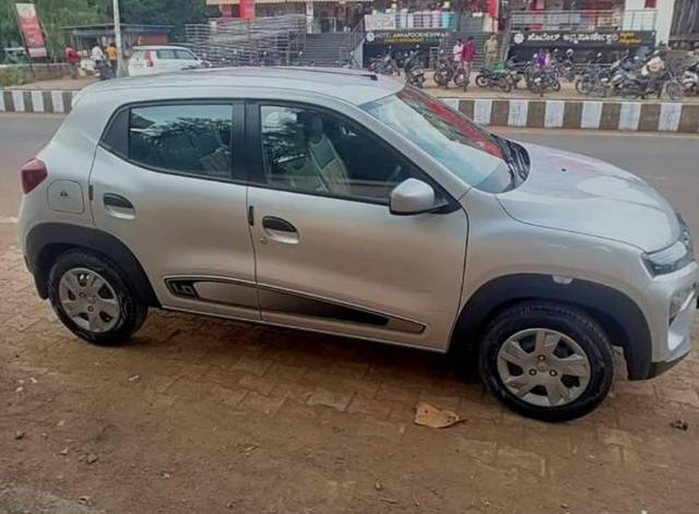 https://images10.gaadi.com/usedcar_image/4537350/original/processed_1be71487-09c6-4c4a-876a-01efea8bec31.jpg?imwidth=6401
