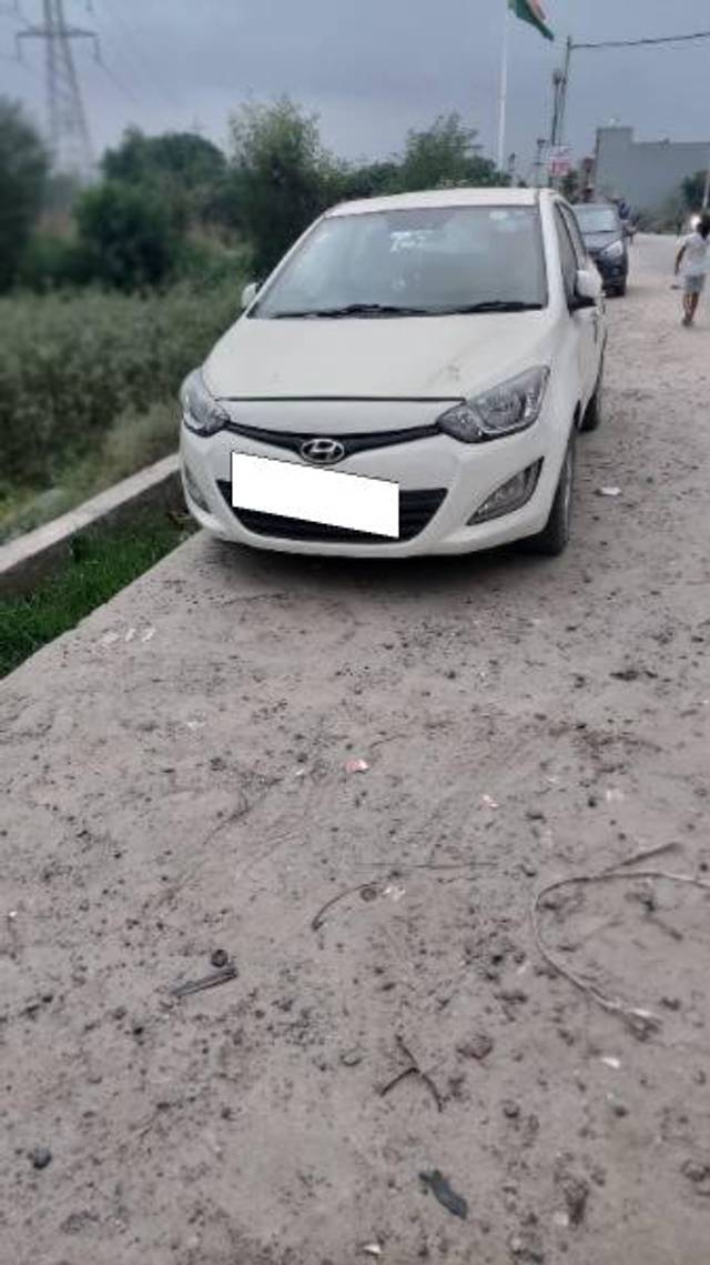 https://images10.gaadi.com/usedcar_image/4537351/original/processed_07ff3445-d599-4fdc-b4b4-282ee5e59039.jpg?imwidth=6400