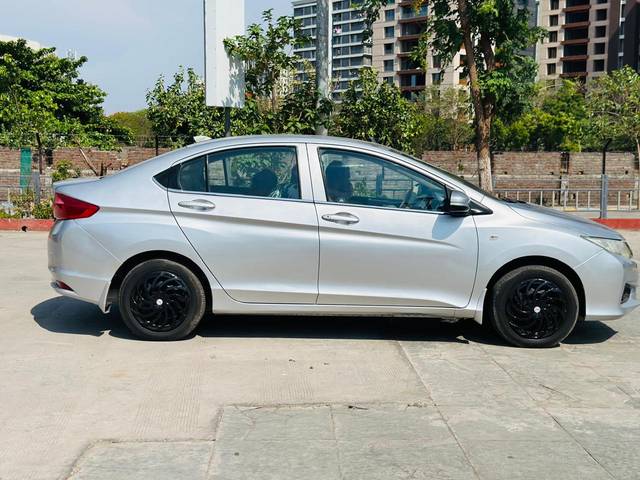 https://images10.gaadi.com/usedcar_image/4537355/original/6316cb994a22fa3bbd6bee46585a55b3.jpg?imwidth=6401