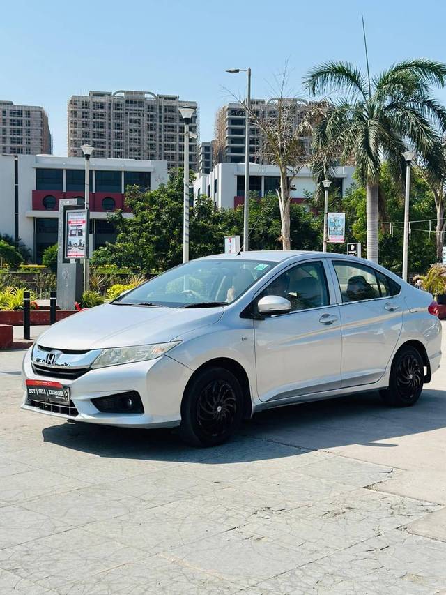 https://images10.gaadi.com/usedcar_image/4537355/original/processed_0c3b342a93fa5f27e3a6e0888dfa3c7e.jpg?imwidth=6400