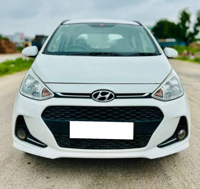 https://images10.gaadi.com/usedcar_image/4537370/original/processed_c3397fc9-36b3-4bb8-904f-c92e2ab52caa.jpg?imwidth=6402