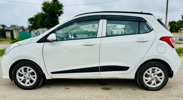 https://images10.gaadi.com/usedcar_image/4537370/original/processed_cb2d7843-782b-4ead-ba6d-75694163d035.jpg?imwidth=6401