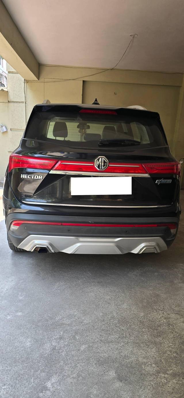https://images10.gaadi.com/usedcar_image/4537426/original/processed_bfaeaa29-5c5a-4422-8571-207a08f63dd1.jpg?imwidth=6402