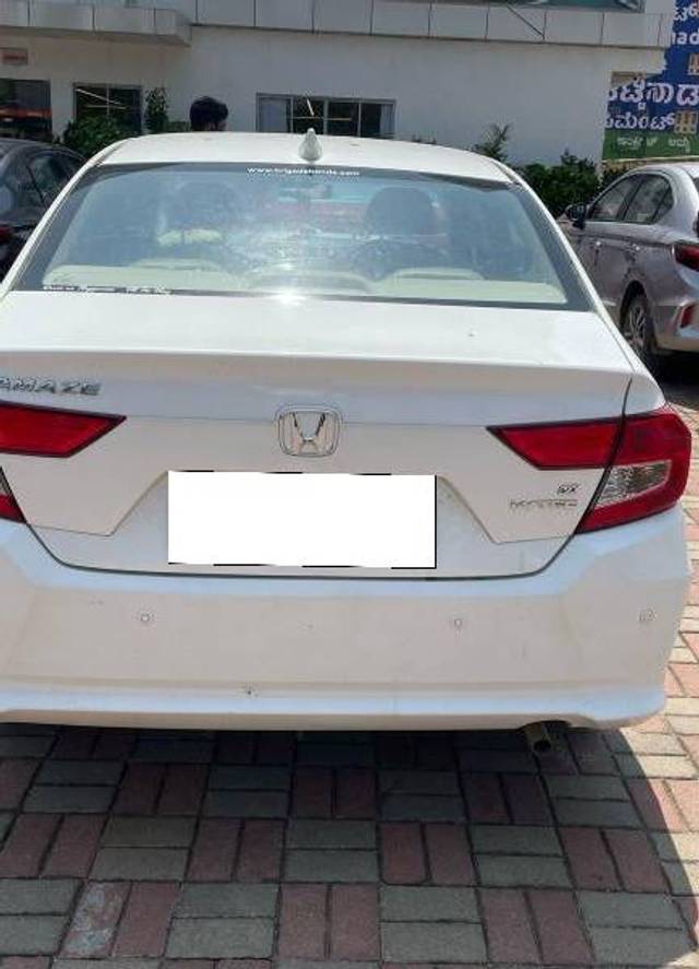 https://images10.gaadi.com/usedcar_image/4537429/original/processed_cd69dec0-5e2c-40f2-8bfa-9ebed6d05da4.jpg?imwidth=6400