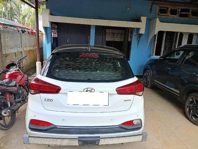 https://images10.gaadi.com/usedcar_image/4537433/original/processed_32d3b2dc-11fb-4c1f-80ff-78ed91a64f9c.jpg?imwidth=6401