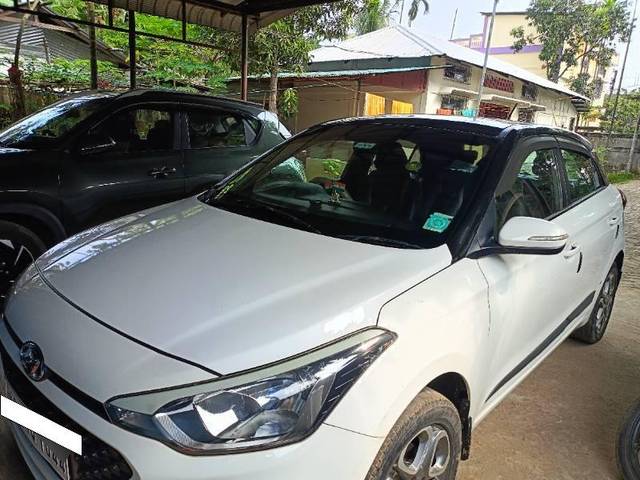https://images10.gaadi.com/usedcar_image/4537433/original/processed_65ce71e6-8ccc-43e7-a86d-426f279aa9de.jpg?imwidth=6402