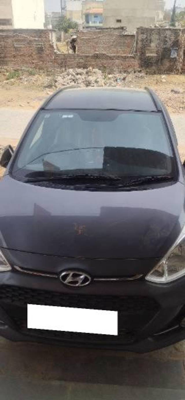 https://images10.gaadi.com/usedcar_image/4537442/original/processed_b697057a-fac9-4dbd-9855-c43005300094.jpg?imwidth=6401