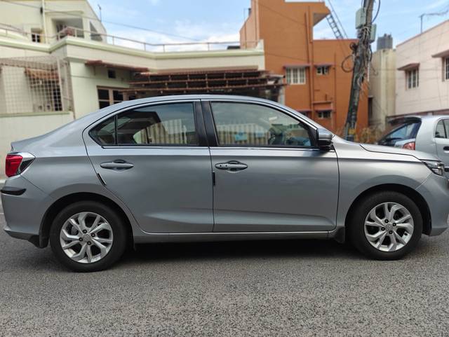 https://images10.gaadi.com/usedcar_image/4537450/original/5a0a8fa5faff2f04722fb3c1fdb7e545.jpg?imwidth=6401