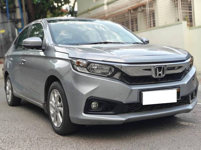 https://images10.gaadi.com/usedcar_image/4537450/original/processed_8bac9cba2aa15cafc9b0b85d9bf4f27a.jpg?imwidth=6400
