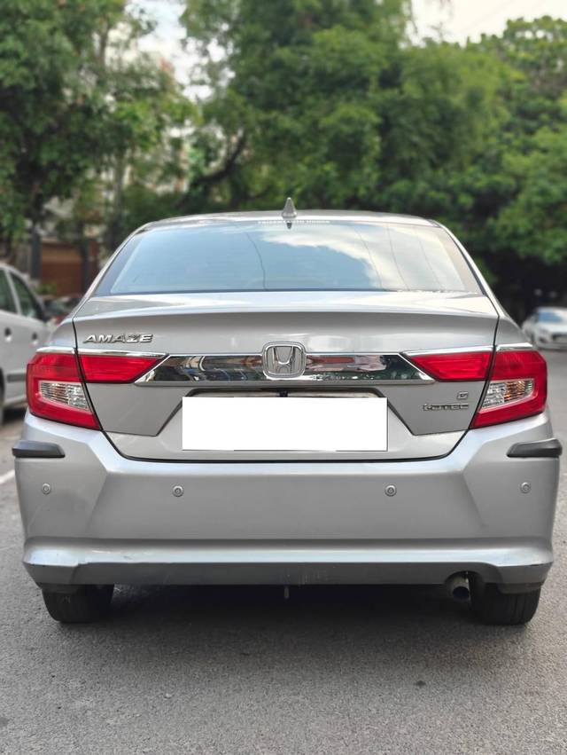 https://images10.gaadi.com/usedcar_image/4537450/original/processed_93e37a61d0380c6d7c7e727be516a2a7.jpg?imwidth=6402
