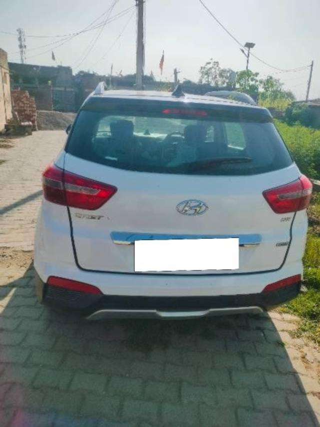 https://images10.gaadi.com/usedcar_image/4537453/original/processed_58e5b765-1624-47d5-959c-1ad2d88aaa93.jpg?imwidth=6402