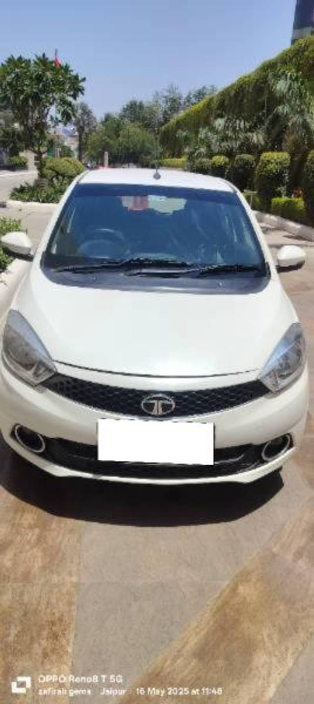 https://images10.gaadi.com/usedcar_image/4537569/original/processed_19281d31-3059-44a6-a997-56d9b822513f.jpg?imwidth=6400