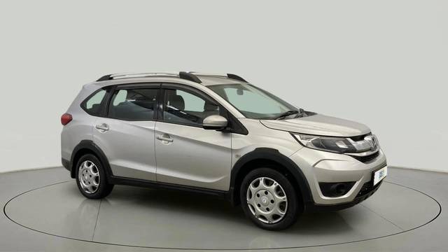 https://images10.gaadi.com/usedcar_image/4537570/original/b1b2aa3d117660894fdfbc91c80ef2c5.jpg?imwidth=6400