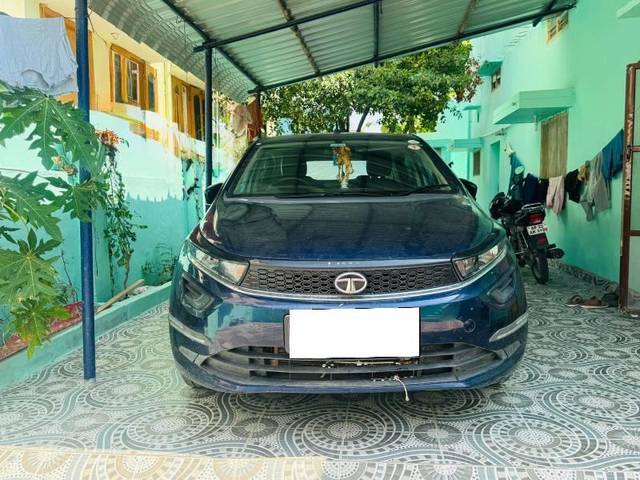 https://images10.gaadi.com/usedcar_image/4537584/original/processed_6da672e5-f7a9-455e-a775-6d7f636677f4.jpg?imwidth=6402